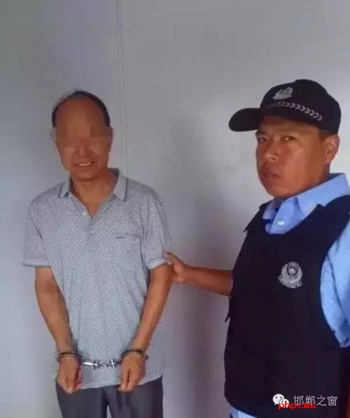 8月9日6時許，邯鄲大名鋪上高速口檢查站執(zhí)勤民警對一輛白色捷達(dá)車進(jìn)行安檢時，車上一名男乘客自稱忘帶身份證，民警遂讓該男子提供其身份證號。經(jīng)核查，該男子為許某良，系涉嫌保險詐騙網(wǎng)上逃犯。該許于5月31日，騙取國家養(yǎng)老保險金12萬余元，被魏縣公安局網(wǎng)上追逃。
